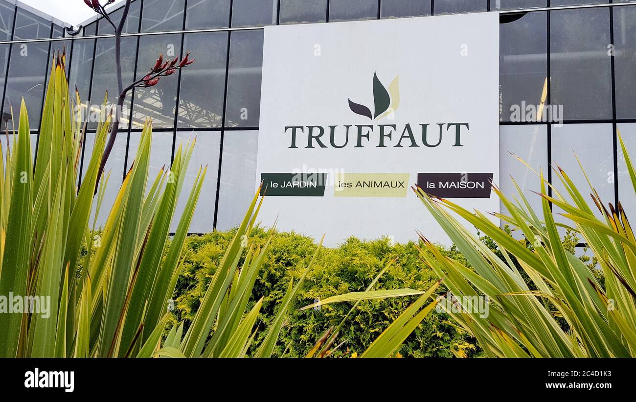 Bordeaux , Aquitaine / Frankreich - 06 14 2020 : truffaut Logo und Zeichen auf Shop Gartencenter Home Verbesserung französisch Store-Kette Stockfoto