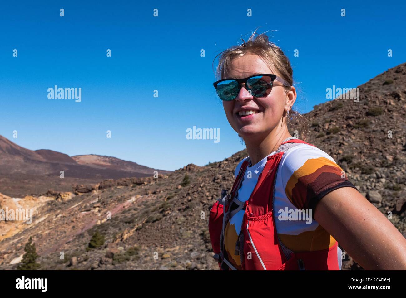 Porträt der Sportlauffrau im Langlauf-Trail-Lauf Stockfoto