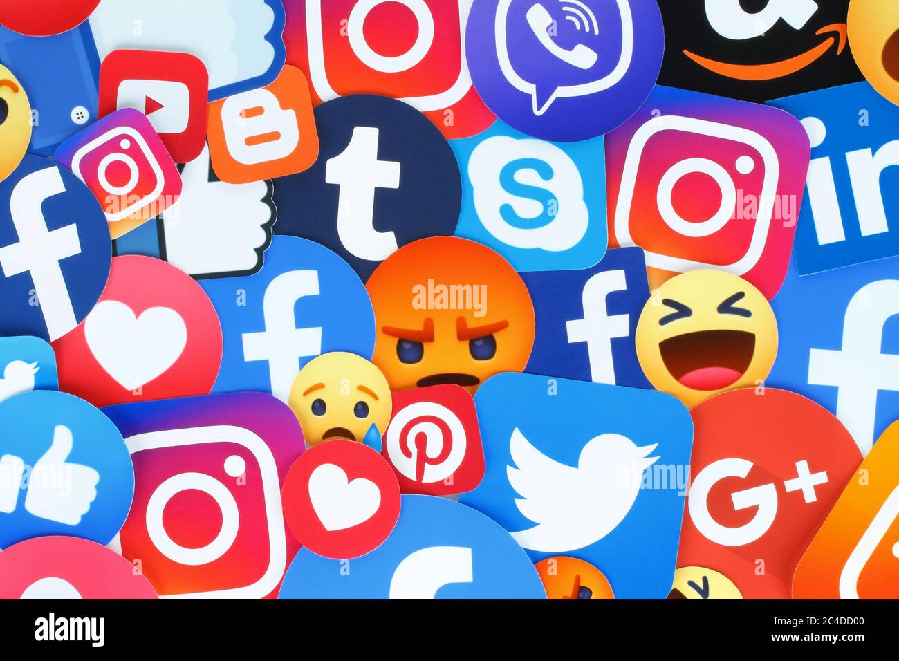Kiew, Ukraine - 27. November 2019: Hintergrund der berühmten Social-Media-Icons wie: Facebook, Twitter, Blogger, Linkedin, Tumblr, Facebook Reaktionen A Stockfoto