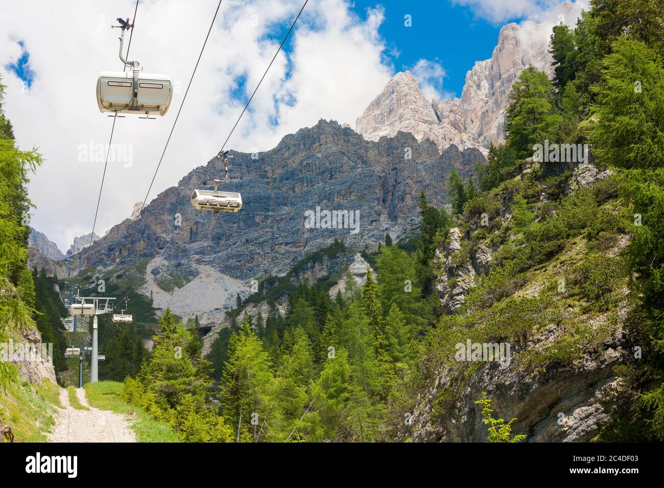 Seilbahn In Monte Cristallo Stockfotos und -bilder Kaufen - Alamy