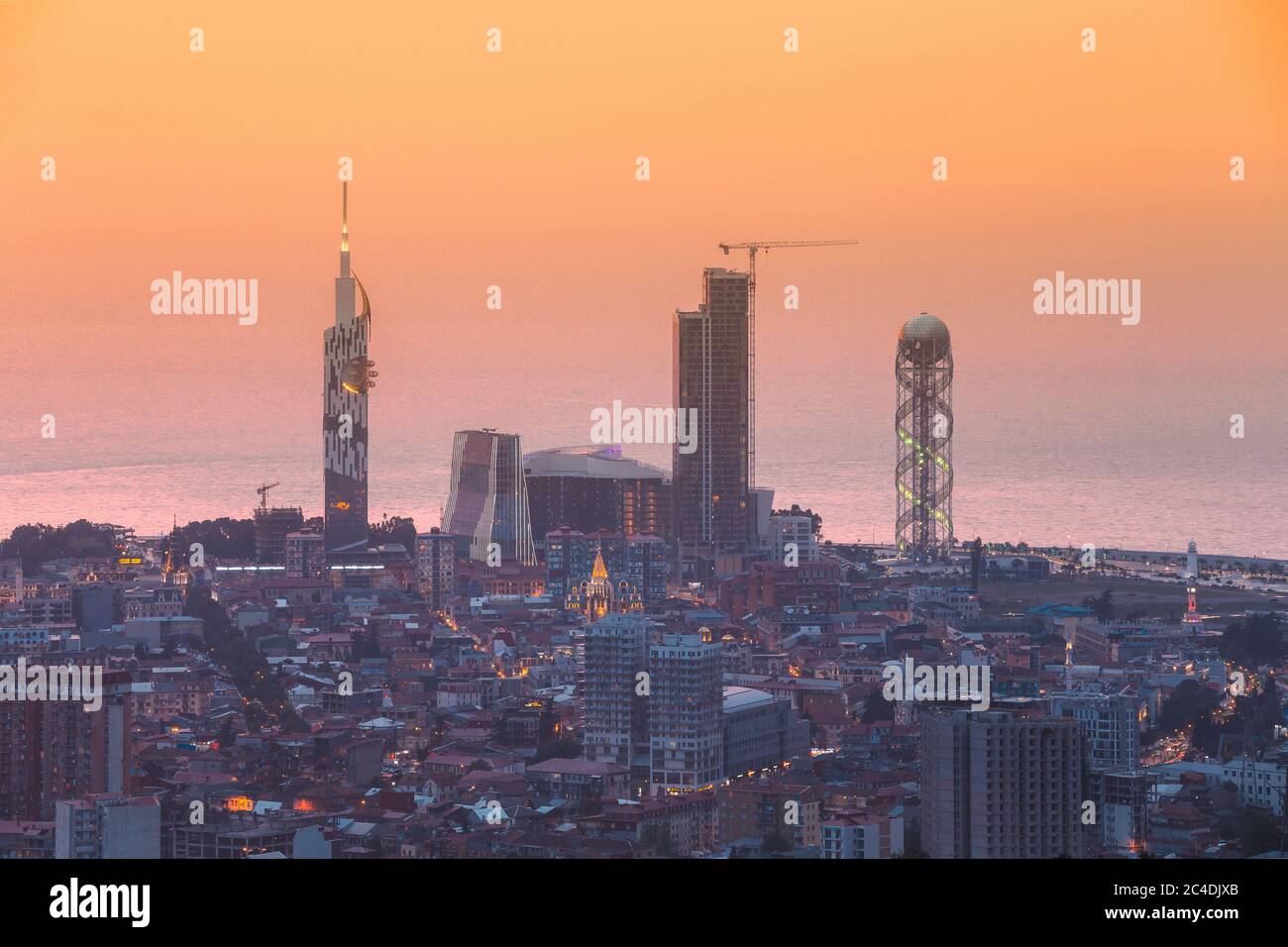 Batumi, Adjara, Georgia. Luftaufnahme Der Städtischen Skyline Bei Sonnenuntergang. Georgian Black Sea Coast. Resort Stadt Stockfoto