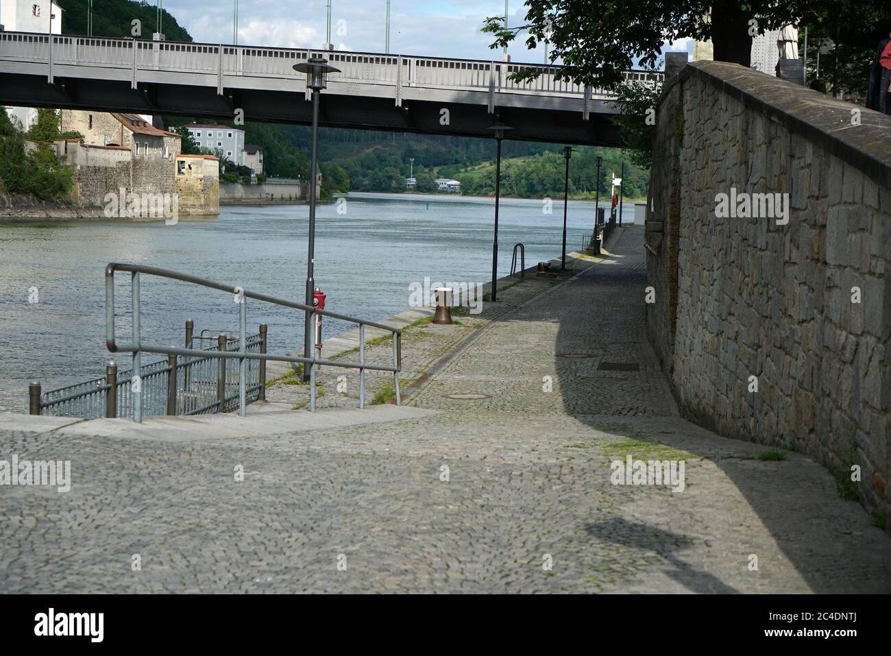 Poller sind ideal zum Anlegestellen von Schiffen, fotografiert am Hafen Stockfoto