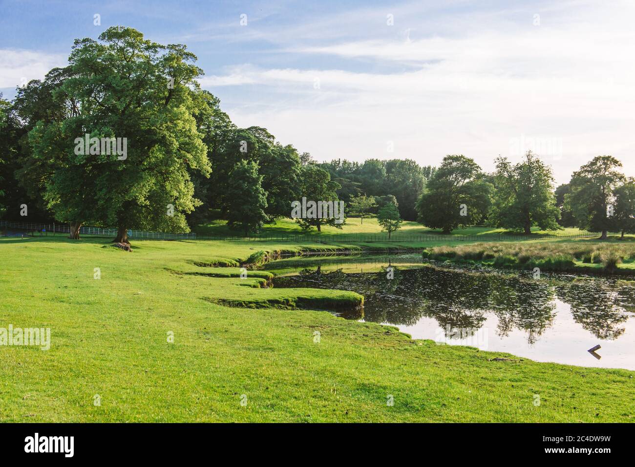 Eine Kurve im Fluss Bela im Dallam Park, Milnthorpe, Cumbria, Großbritannien Stockfoto