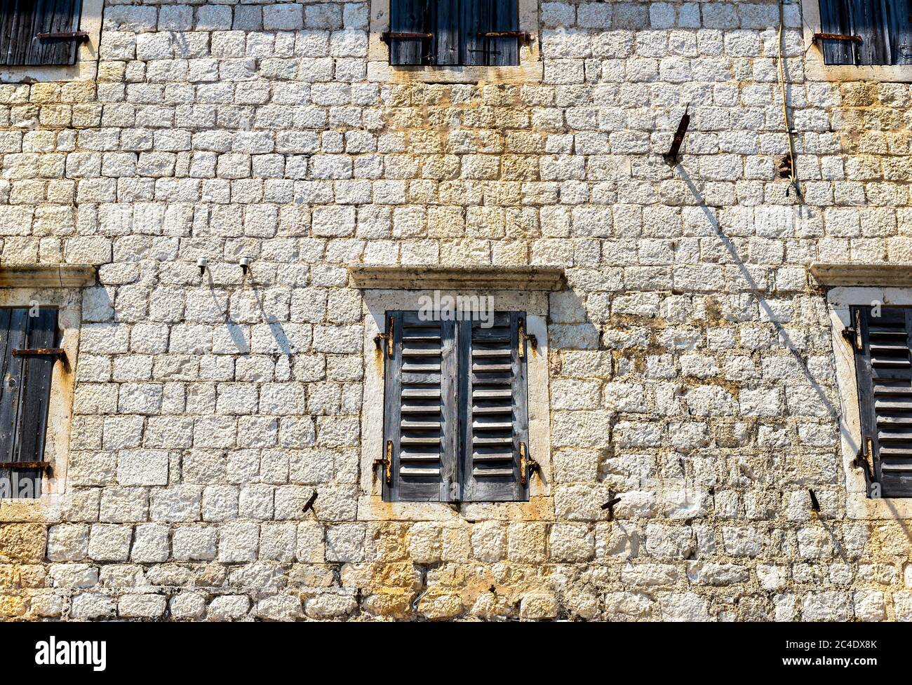 Alte Wand und Fenster Stockfoto