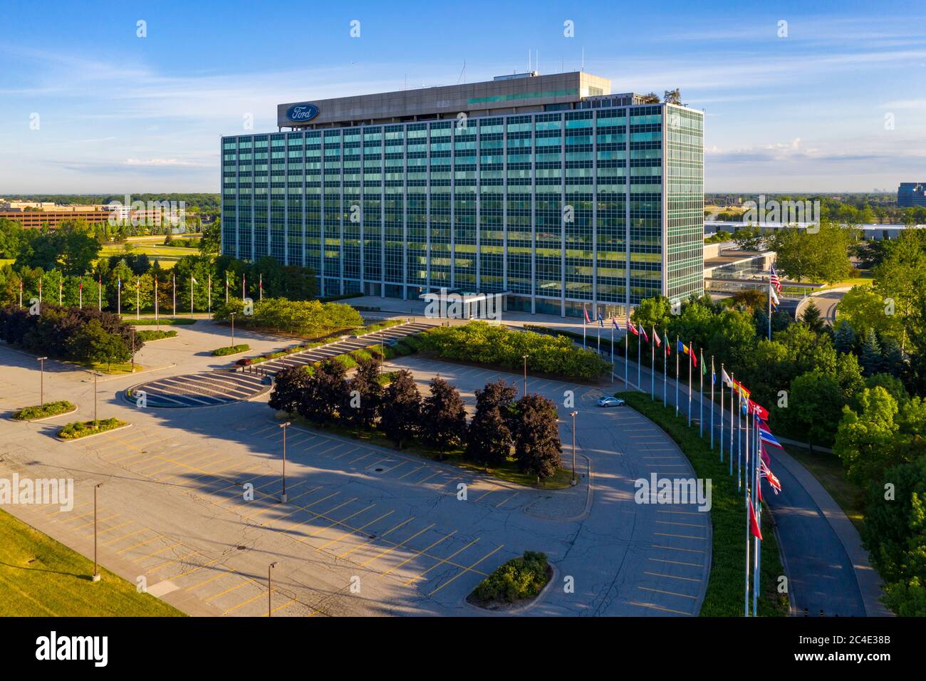 Dearborn, Michigan - Fords Welthauptsitz, offiziell das Henry Ford II World Center, aber im Volksmund das Glashaus genannt. Stockfoto