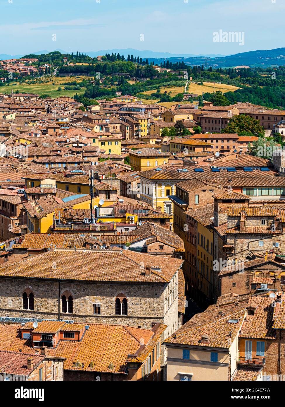 Luftaufnahme der Terrakotta-Dächer von Siena. Siena. Italien. Stockfoto