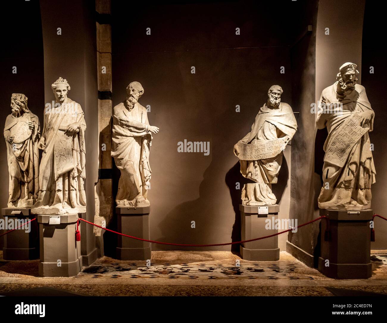 Giovanni Pisano Statuen, ursprünglich von der Außenfassade der Kathedrale von Siena, jetzt Exponate im Dom Museum. Italien. Stockfoto