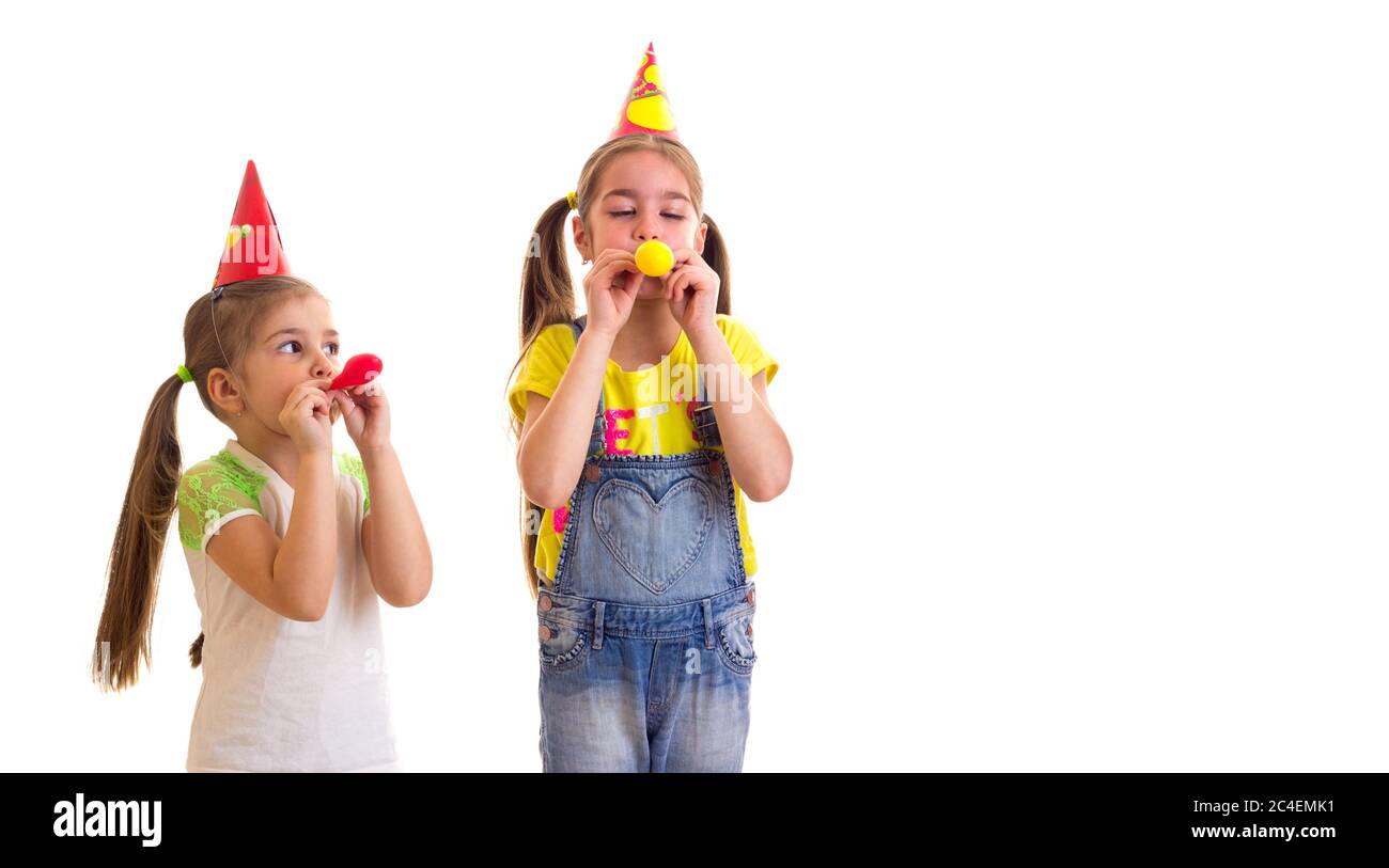 Lustige zwei Mädchen Freunde mit Geburtstag oder Party-Dekorationen Stockfoto