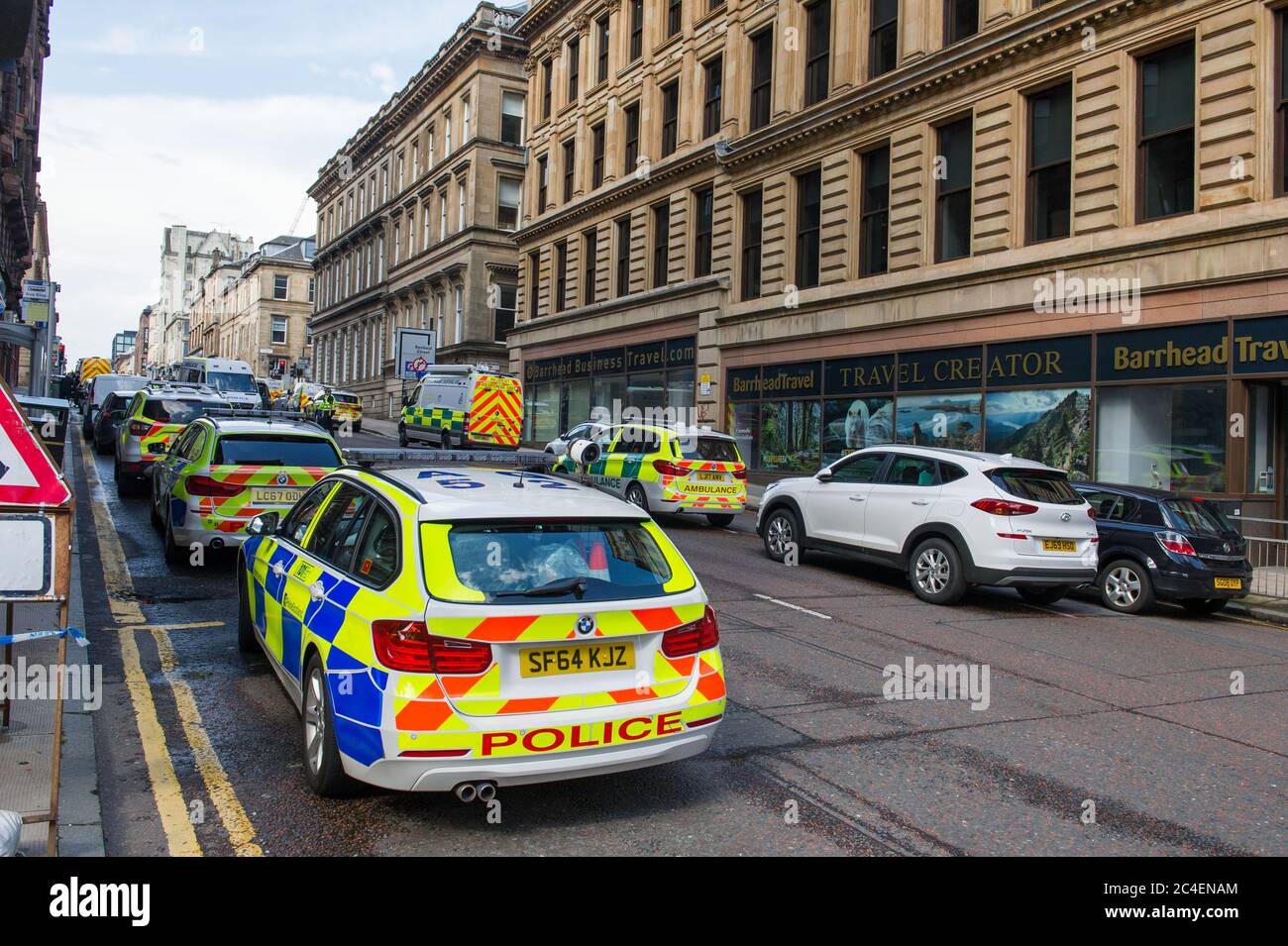 Glasgow, Schottland, Großbritannien. Juni 2020. Bild: In Glasgow wurde ein großer Polizeivorfall erklärt, da 6 Personen gestochen wurden, darunter ein Polizist und die Polizei, die den Angreifer bei einem größeren Vorfall im Park Inn in der West George Street, in dem Asylbewerber aufgenommen werden, erschossen hat. Quelle: Colin Fisher/Alamy Live News Stockfoto