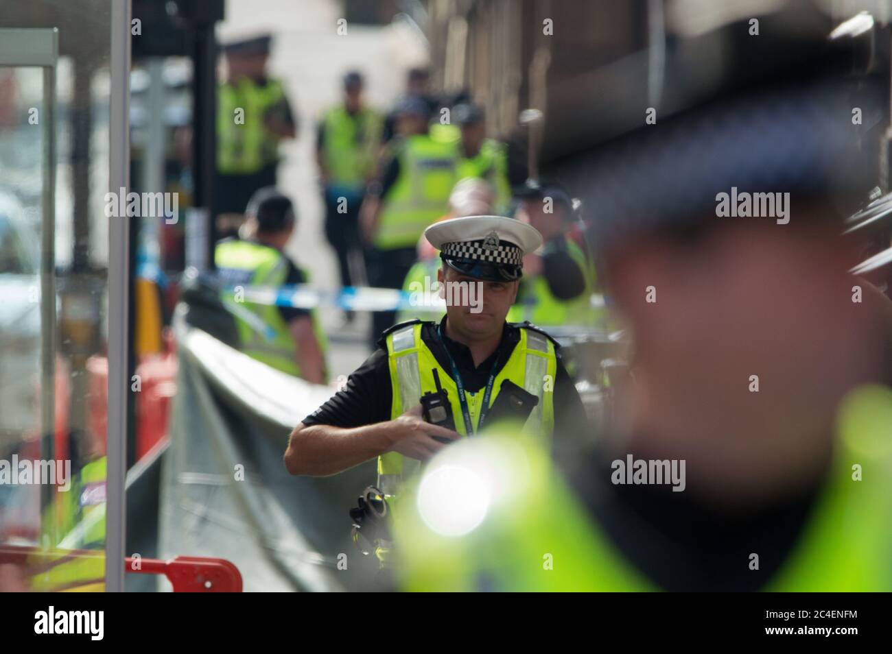 Glasgow, Schottland, Großbritannien. Juni 2020. Bild: In Glasgow wurde ein großer Polizeivorfall erklärt, da 6 Personen gestochen wurden, darunter ein Polizist und die Polizei, die den Angreifer bei einem größeren Vorfall im Park Inn in der West George Street, in dem Asylbewerber aufgenommen werden, erschossen hat. Quelle: Colin Fisher/Alamy Live News Stockfoto