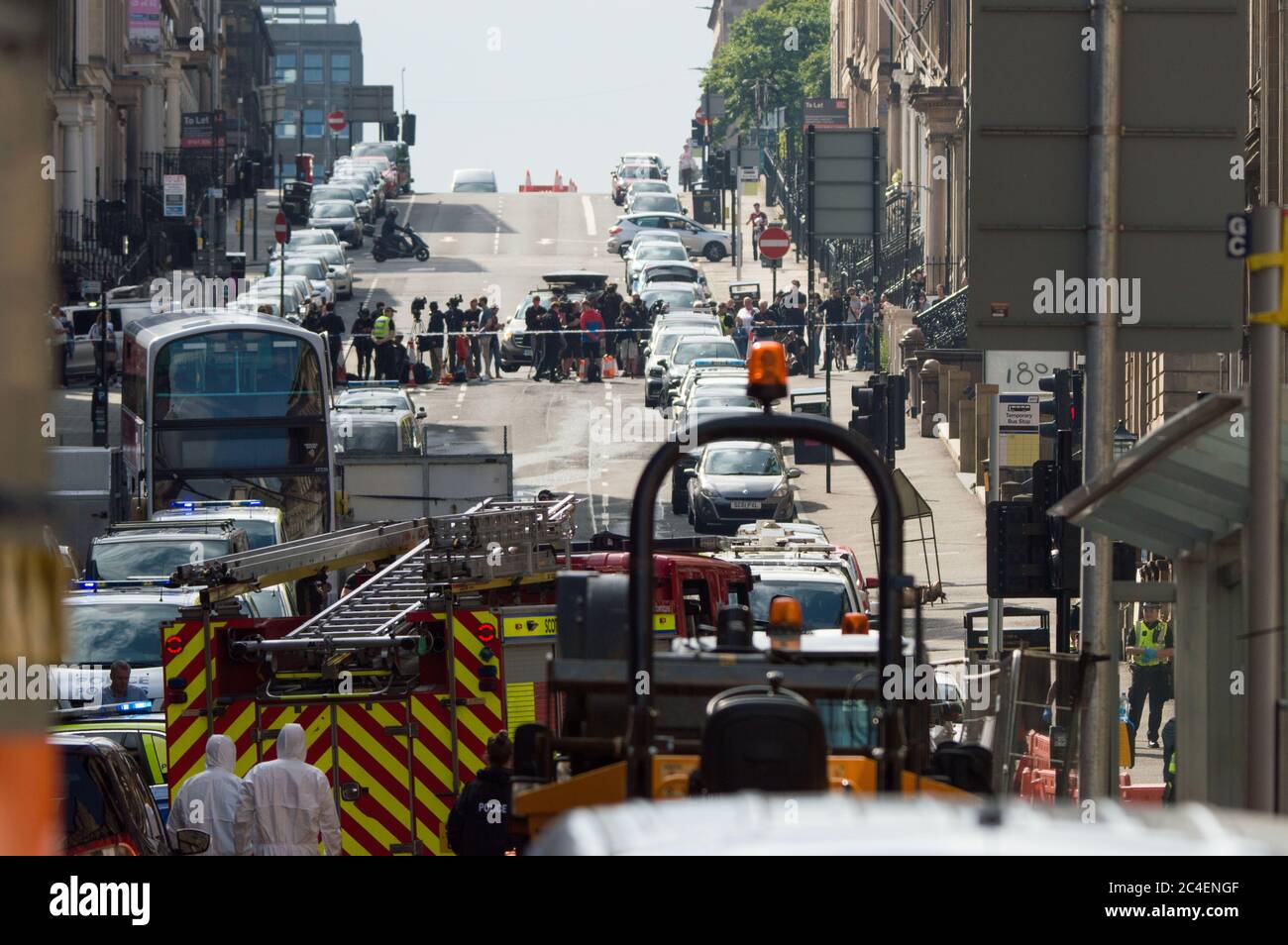 Glasgow, Schottland, Großbritannien. Juni 2020. Bild: In Glasgow wurde ein großer Polizeivorfall erklärt, da 6 Personen gestochen wurden, darunter ein Polizist und die Polizei, die den Angreifer bei einem größeren Vorfall im Park Inn in der West George Street, in dem Asylbewerber aufgenommen werden, erschossen hat. Quelle: Colin Fisher/Alamy Live News Stockfoto