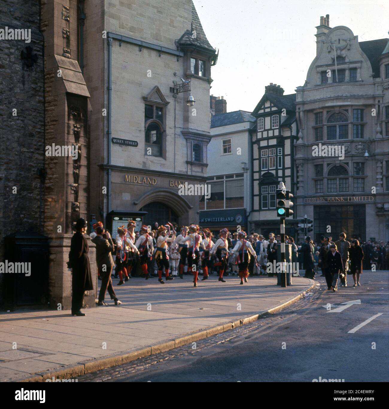 Morris Tänzer in der Queen Street, Oxford im Jahr 1974 Stockfoto