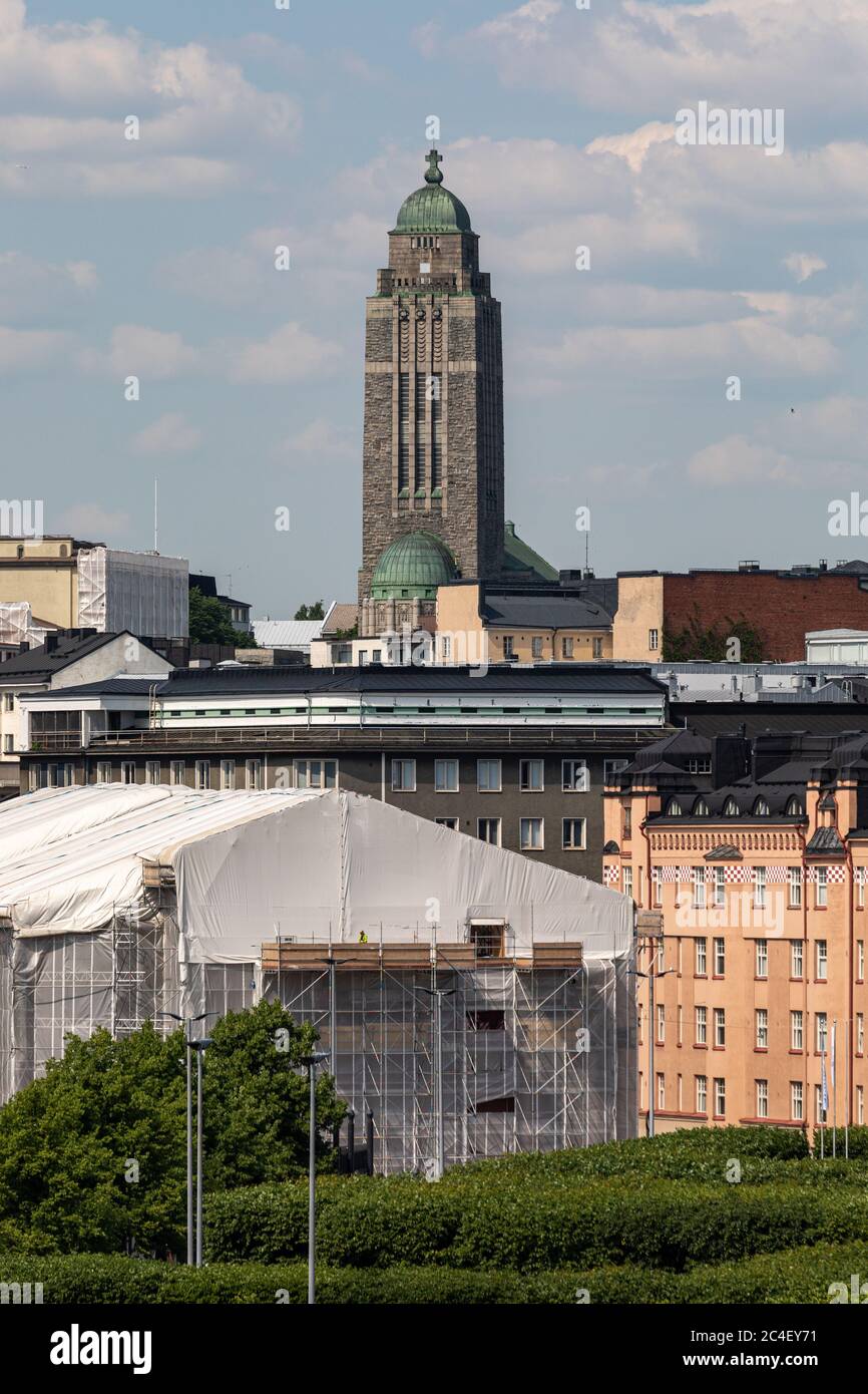 Kallio Kirchturm Blick über Hakaniemi Bezirk in Helsinki, Finnland Stockfoto
