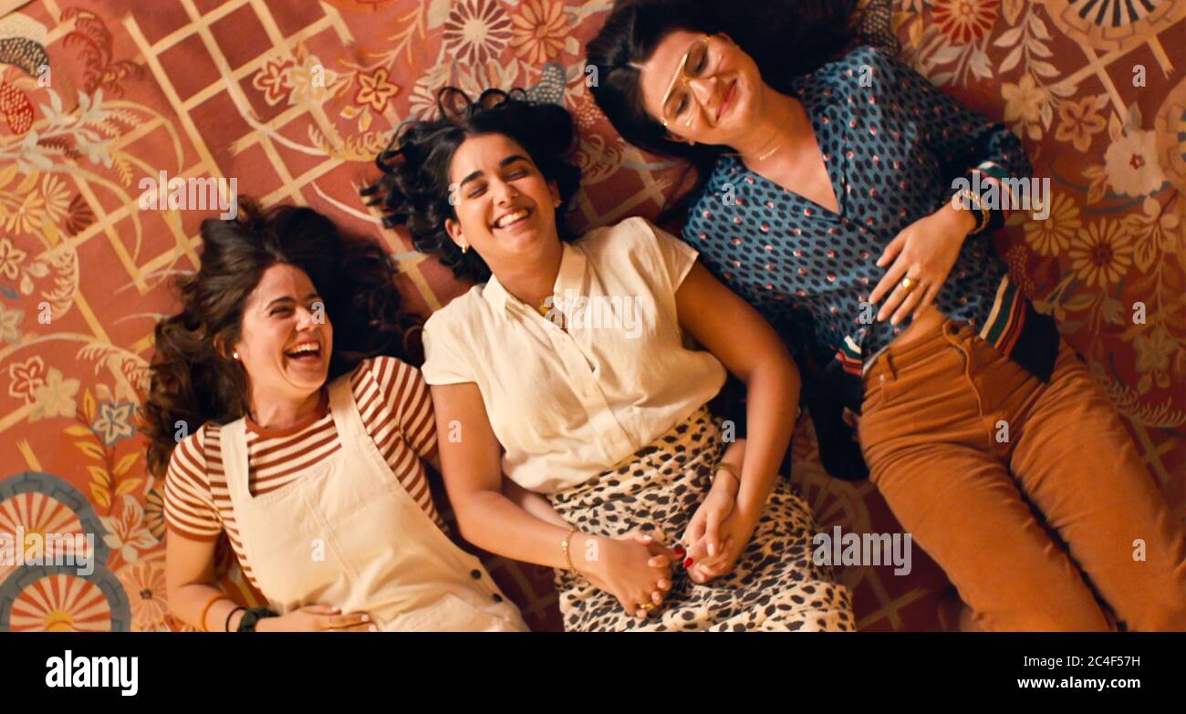 USA. Molly Gordon, Geraldine Viswanathan und Phillipa Soo im neuen Film ©TriStar Pictures: The Broken Heart Gallery (2020) . Handlung: Nach einer Pause beschließt eine junge Frau, eine Galerie zu gründen, in der Menschen Schmuckstücke aus früheren Beziehungen hinterlassen können. Ref.: LMK106-J6619-260620 geliefert von LMKMEDIA. Nur Redaktionelle Verwendung. Landmark Media ist nicht der Urheberrechtsinhaber dieser Film- oder TV-Standbilder, bietet aber nur einen Service für anerkannte Medien. pictures@lmkmedia.com Stockfoto