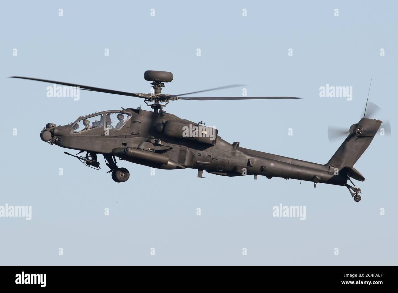 AAC Apache Angriff Hubschrauber Landung auf Wattisham Flugplatz in Suffolk. Stockfoto