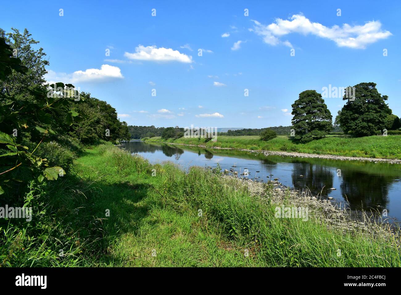 Der River Ribble in der Nähe der Ribchester Bridge. Stockfoto