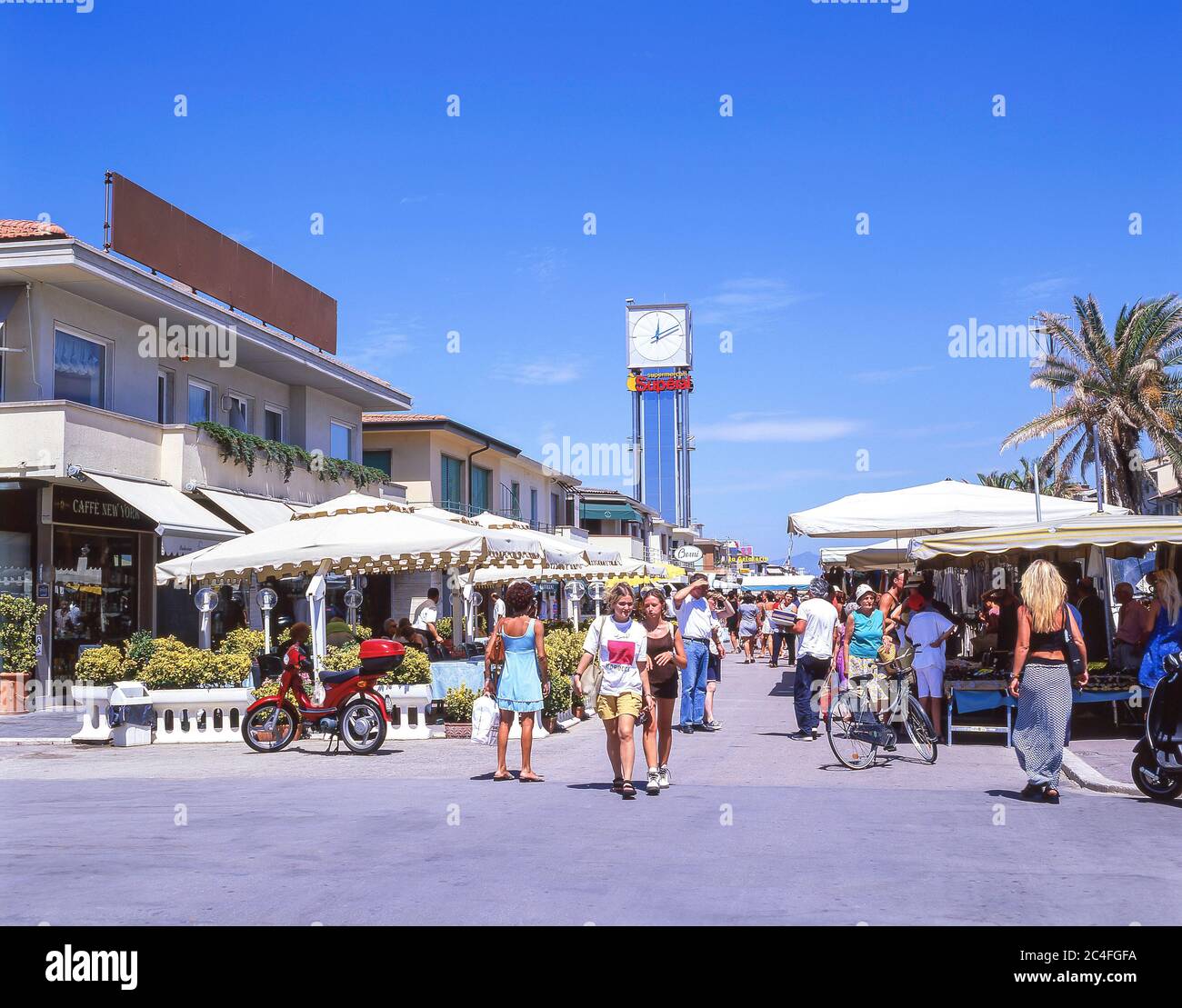 Die Passeggiata (Promenade), Viareggio, Provinz Lucca, Toskana Region, Italien Stockfoto