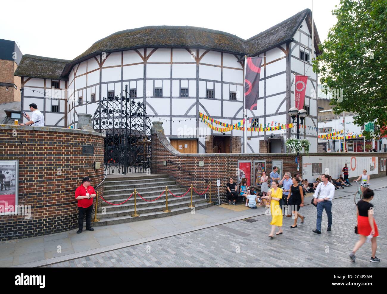 Das Globe Theatre in London, eine originalgetreue Reproduktion des ursprünglichen Spielortes, in dem Shakespeare seine Stücke präsentierte Stockfoto