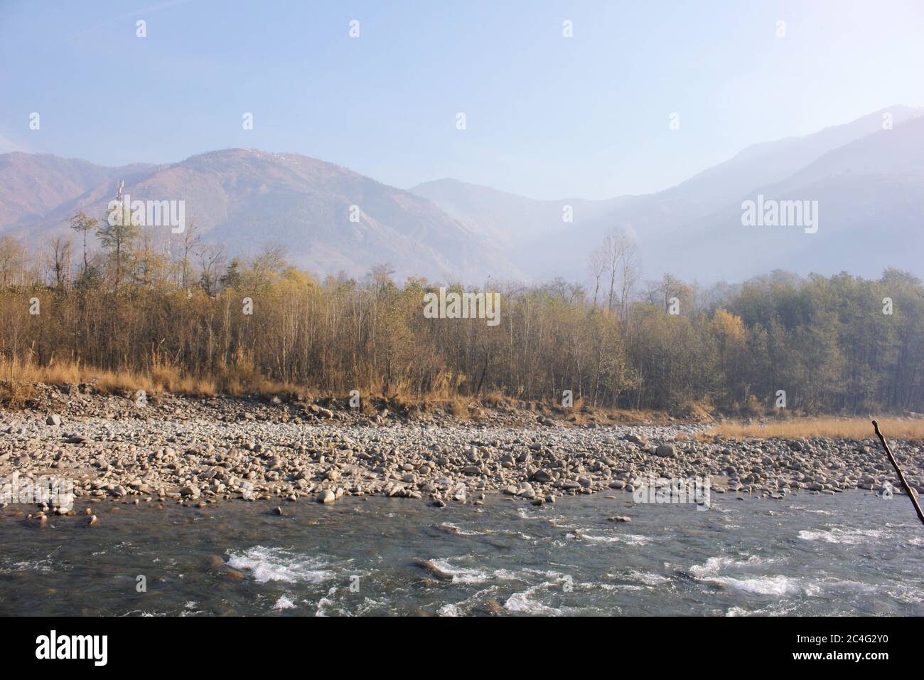 Schöne Flusslandschaft in den Bergen in Balakot, Pakistan Stockfoto