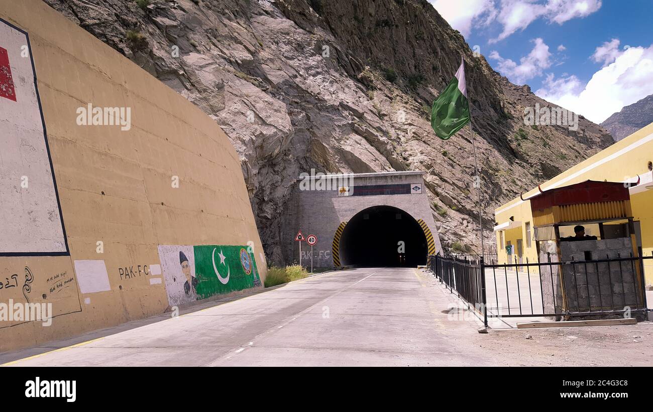 Sehr Langer Tunnel Attabad Tunnel In Den Bergen Von Korakoram Highway Am Attabad See, Hunza, Gilgit Baltistan, Pakistan Stockfoto