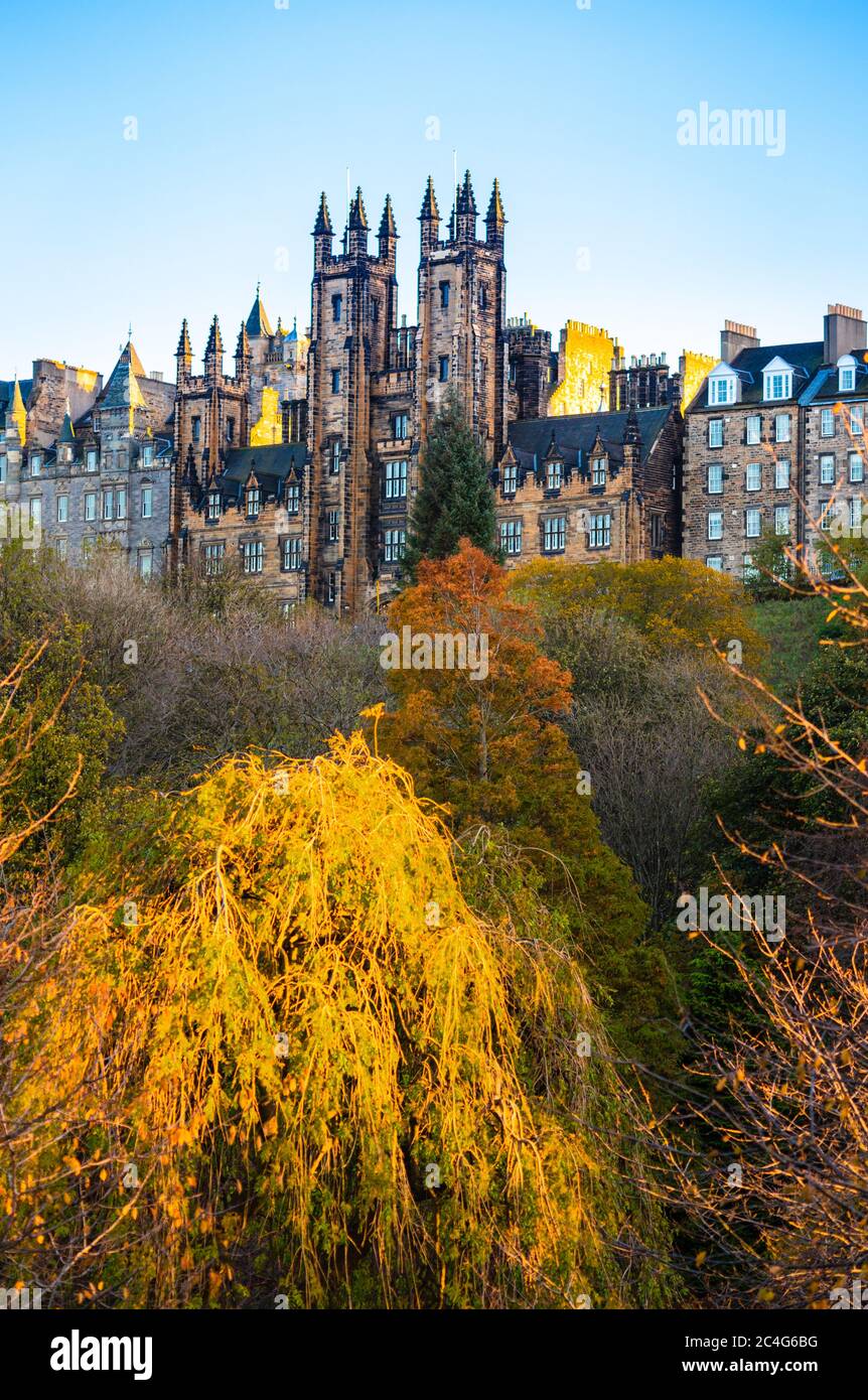 "New College" Gebäude der Universität von Edinburgh, die auch die Assembly Hall der Church of Scotland, Edinburgh, Schottland, Vereinigtes Königreich beherbergt. Stockfoto