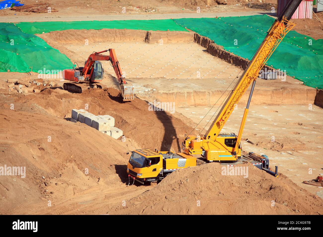 Mobile Kranarbeiten auf Baustellen, Baustelle Stockfoto