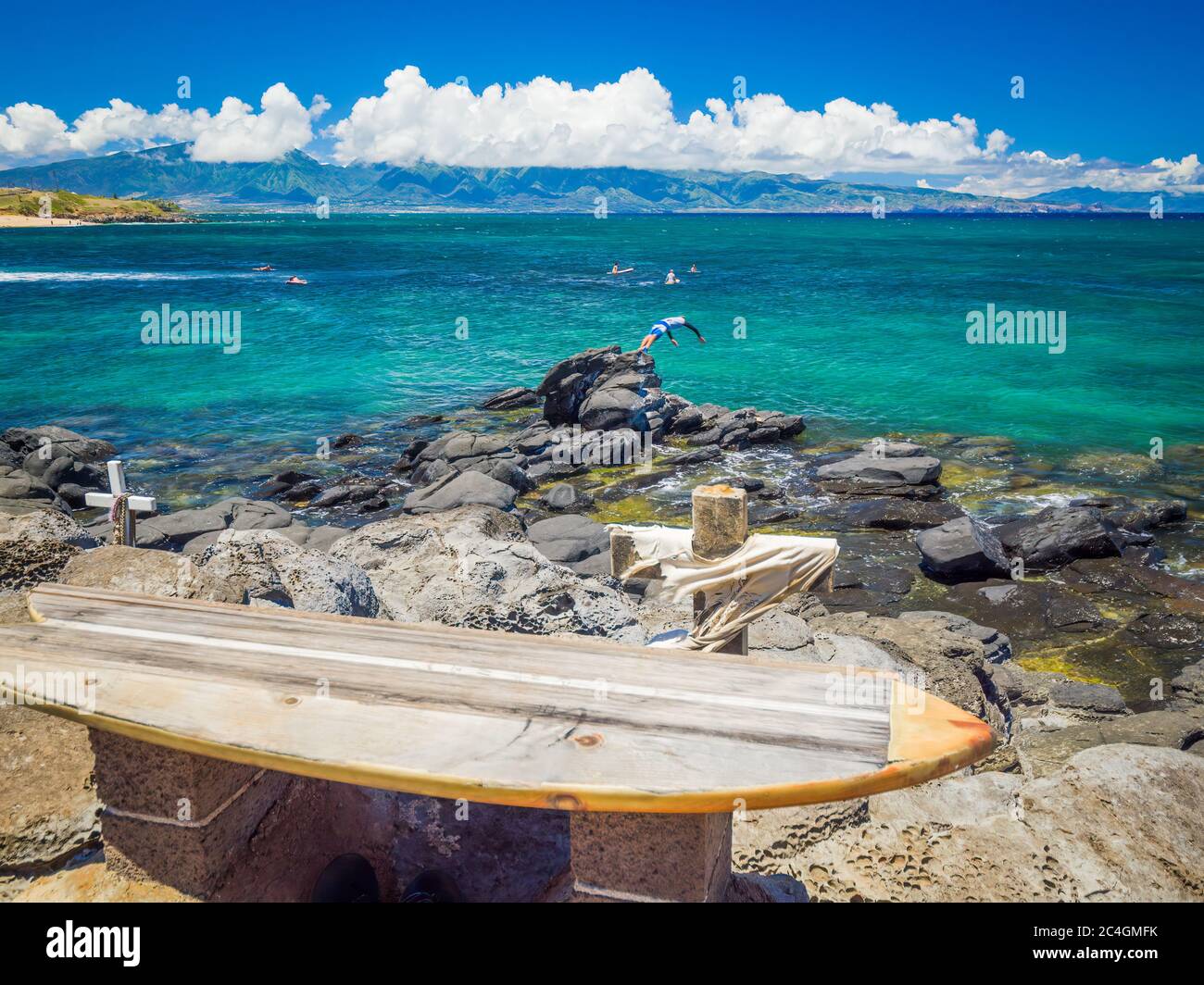 Ho'okipa Beach Park in Maui Hawaii, Windsurfplatz, große Wellen und große Schildkröten Stockfoto