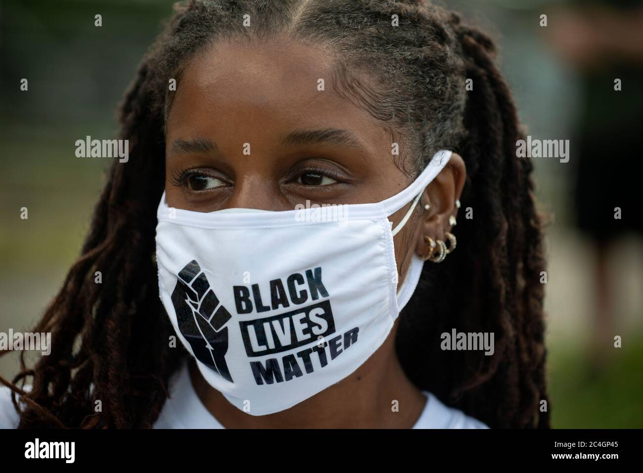 Hunderte versammelten sich am 19. Juni (Juni) im Town Field Park im Stadtteil Dorchester von Boston Massachusetts. 2020 Stockfoto