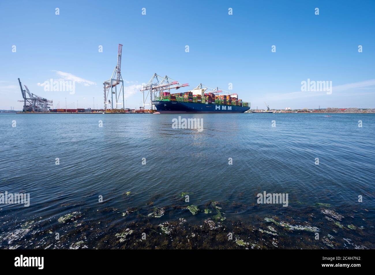 HMM Oslo dockte in Southampton, Hampshire, England, Großbritannien von Marchwood aus. Stockfoto