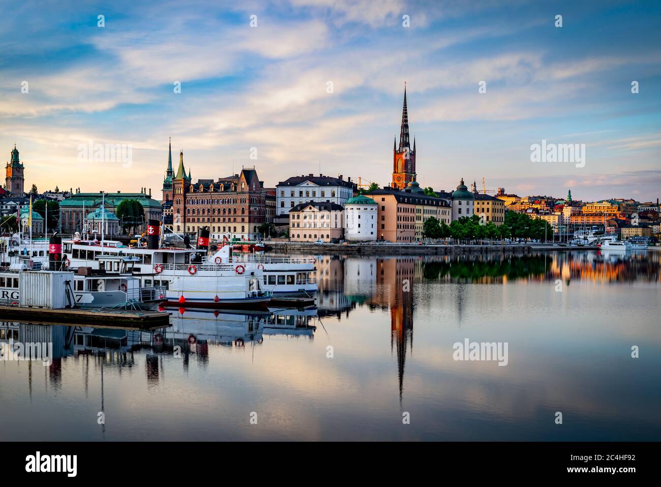 Stockholm, Schweden - 23. Jun 2020: Blick auf die Insel Riddarholmen und Sodermalm Stockfoto