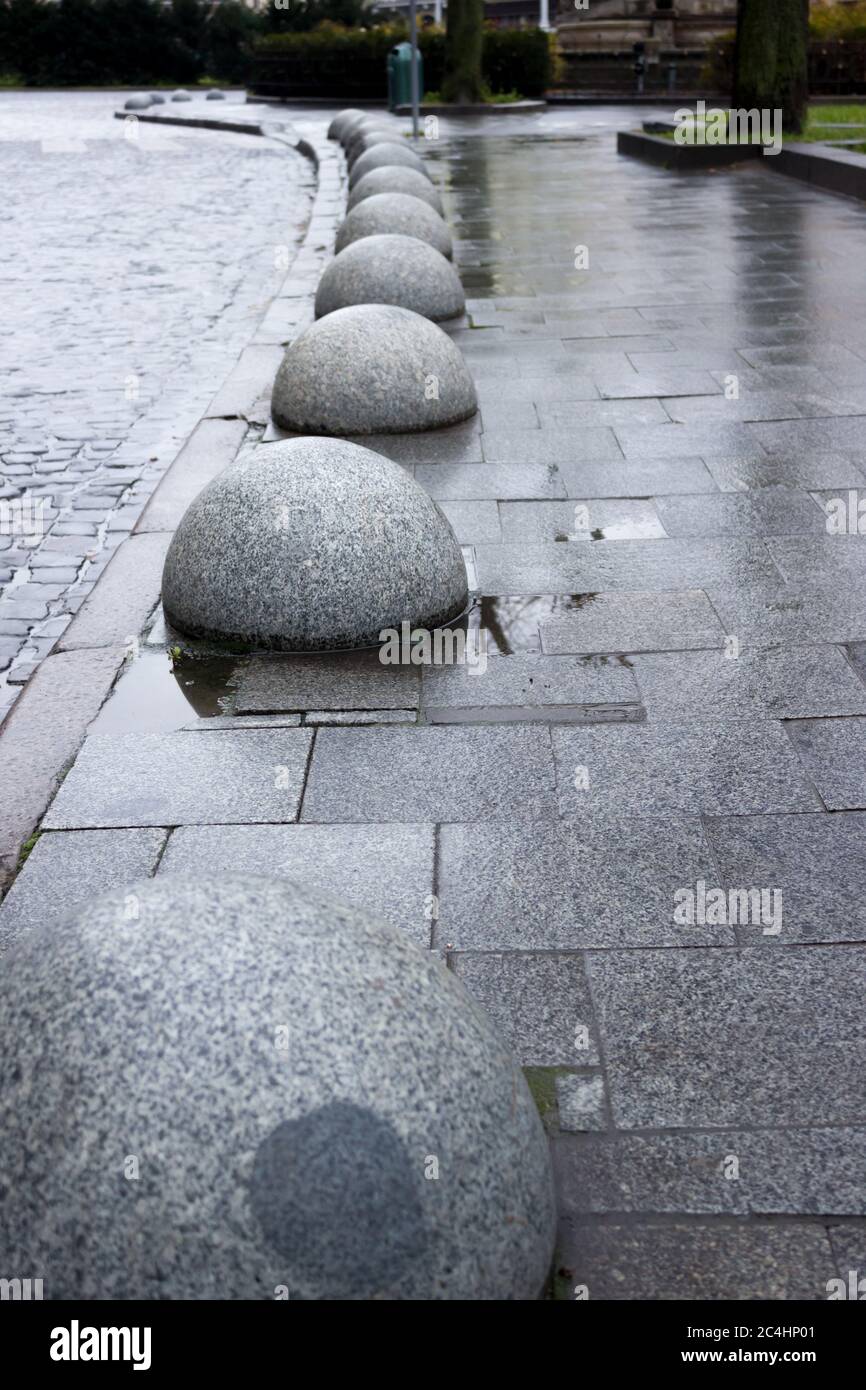 Straße aus Granitsteinen in der Altstadt - Pflaster, Hemisphäre Stockfoto