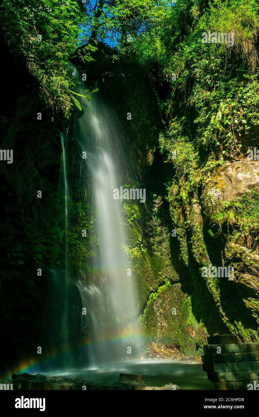 Jibhi Falls, Jibhi, Tirthan Valley, Himachal Pradesh, Indien Stockfoto