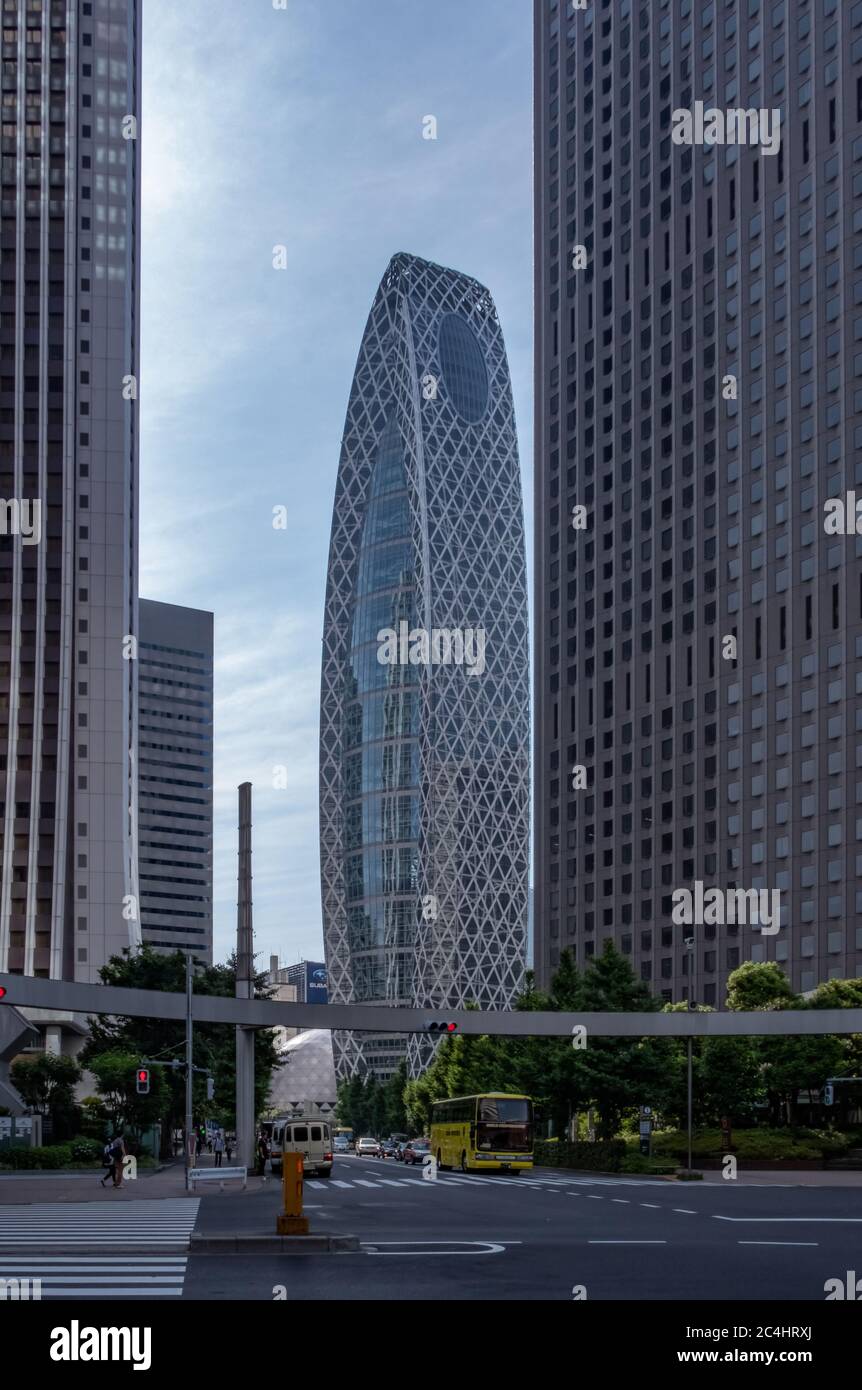 Modernes Gebäude im Nishi Shinjuku Wolkenkratzer-Viertel, Tokio, Japan Stockfoto