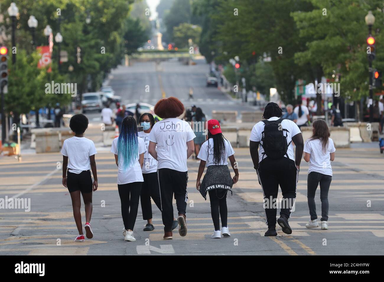 Washington, DC, USA. Juni 2020. Blick auf Black Lives Matters Plaza vor einem weiteren geschäftigen Wochenende in Washington, DC am 27. Juni 2020. Kredit: Mpi34/Media Punch/Alamy Live Nachrichten Stockfoto