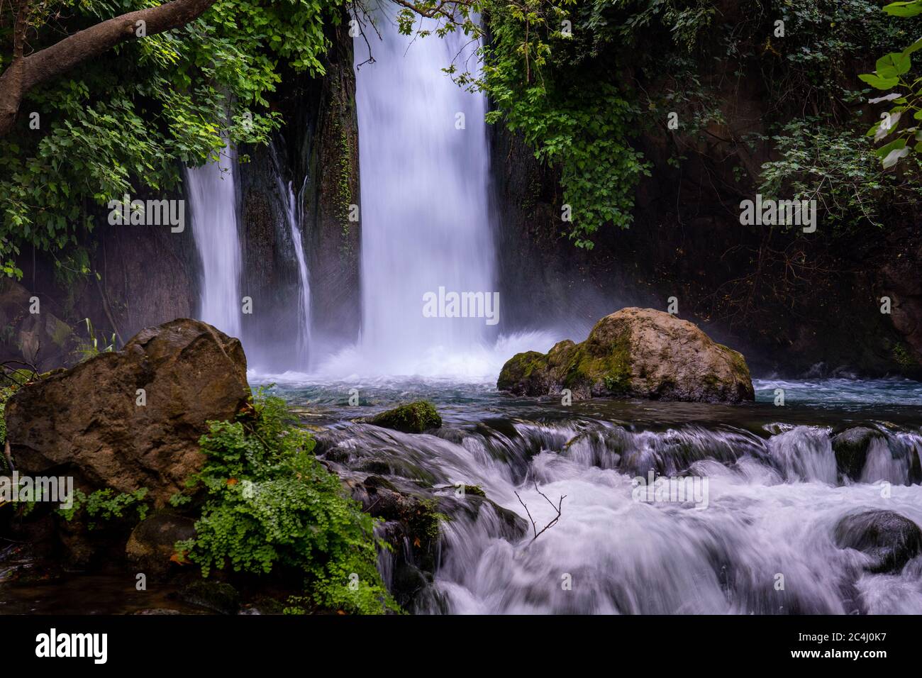 Hermon Stream - Banias Stream- ahal Hermon auch bekannt als Nahal Banias ist ein Fluss in den Golan Höhen. Es ist das östlichste der drei wichtigsten nördlichen Stockfoto