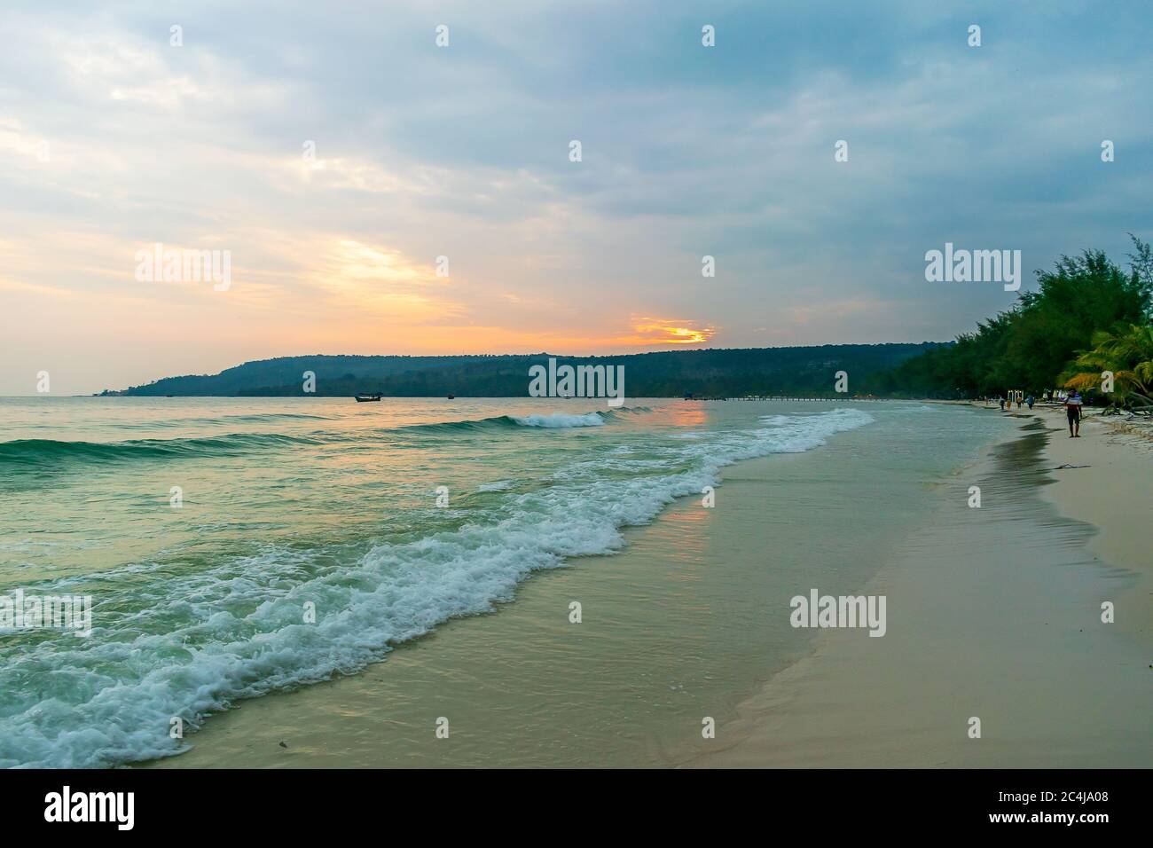 Ein wunderschöner Sonnenuntergang vom Long Set Beach, Koh Rong, Kambodscha Stockfoto