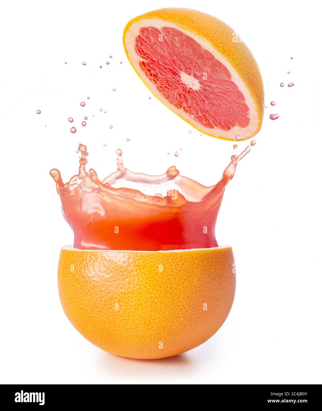 Saft spritzt aus einer Grapefruit isoliert auf weiß Stockfoto