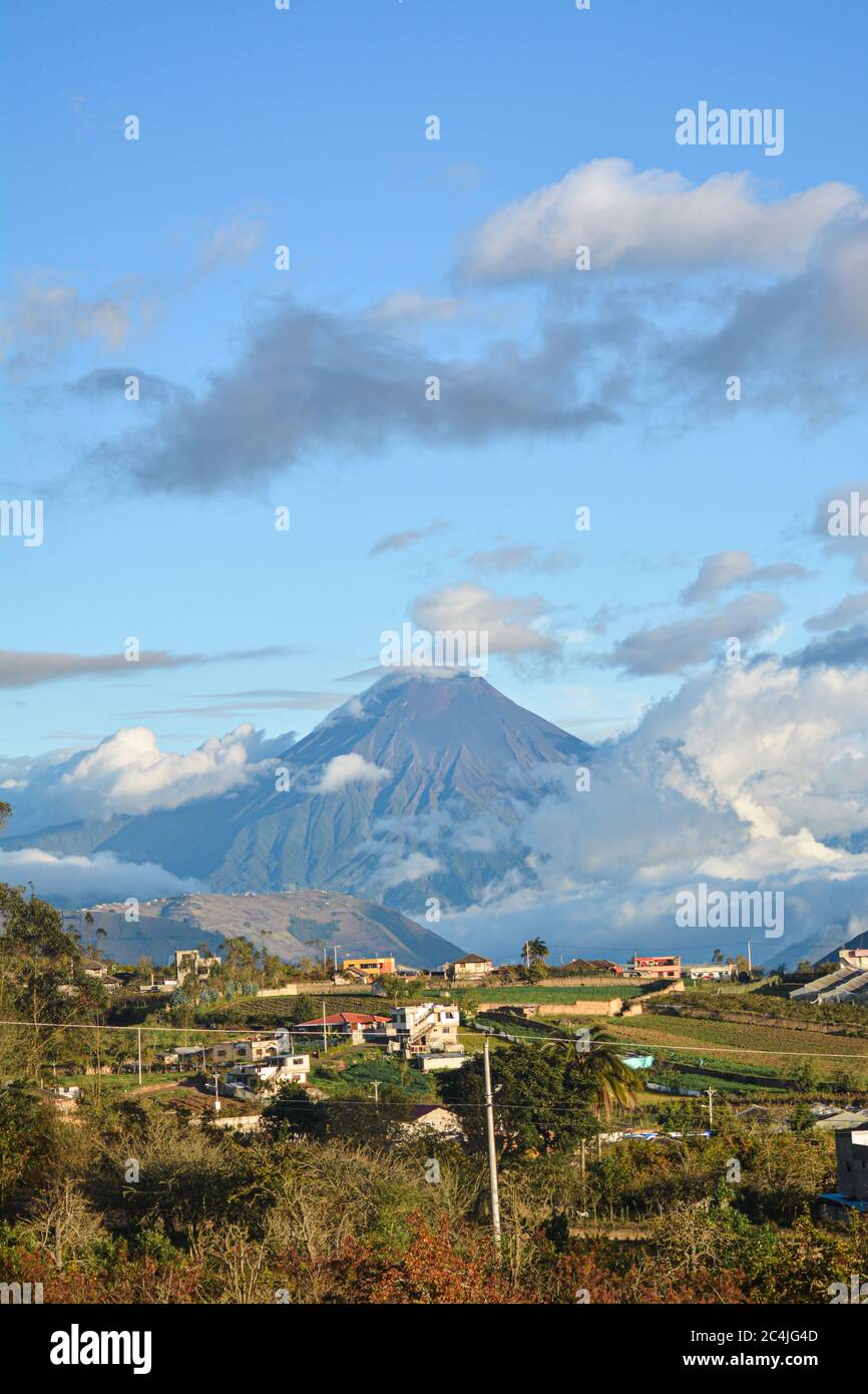 Tungurahua Vulkan in Ecuador Land Stockfoto