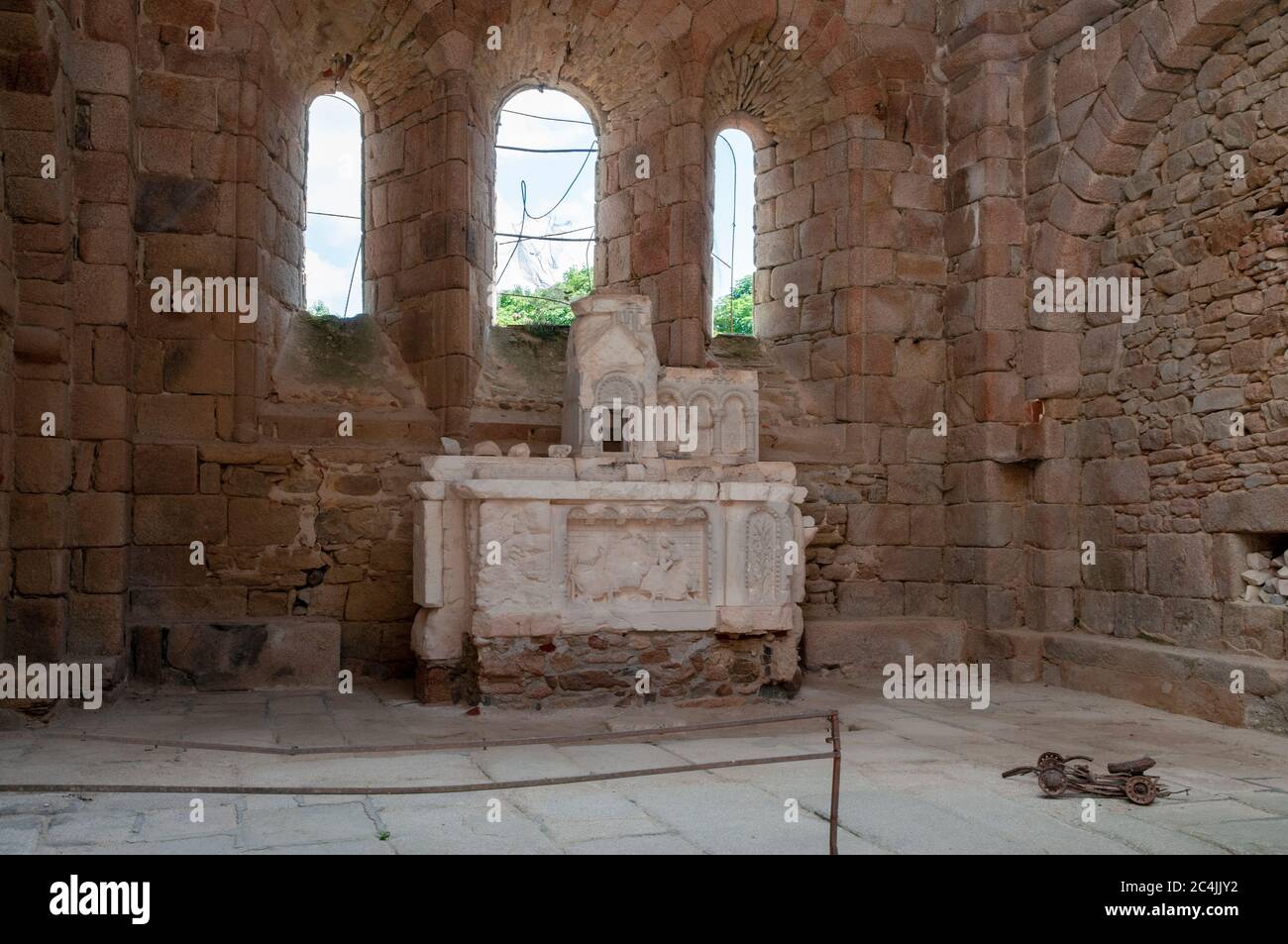 Die Kirche von Oradour-sur-Glane, in der Frauen und Kinder am 10. Juni 1944 von den Nazis lebendig verbrannt wurden, Haute-Vienne (87), Nouvelle-Aquitaine Stockfoto