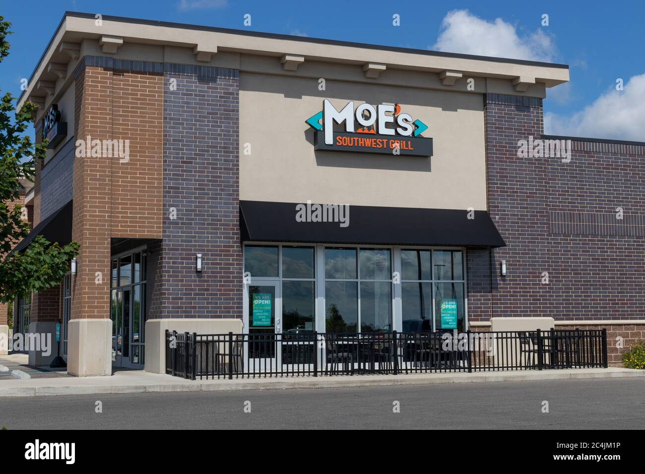 Westfield - circa Juni 2020: Moe's Southwest Grill Fast Casual Restaurant. Moes bietet Delivery- und Randside-Optionen während der sozialen Distanzierung an. Stockfoto