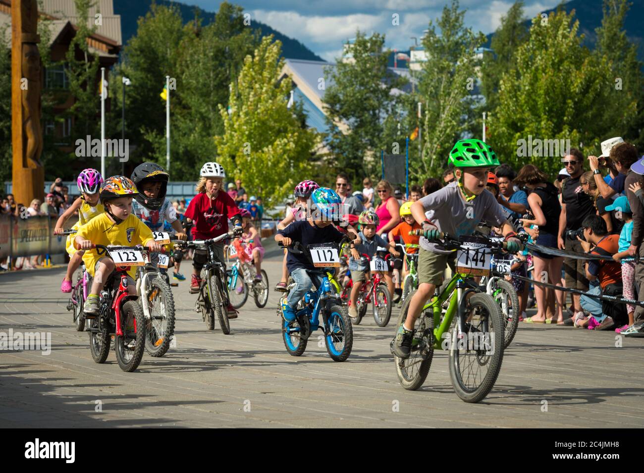 Whistler, BC, Kanada: Crankworx Kidsworx auf dem Olympic Plaza – Stockfoto Stockfoto