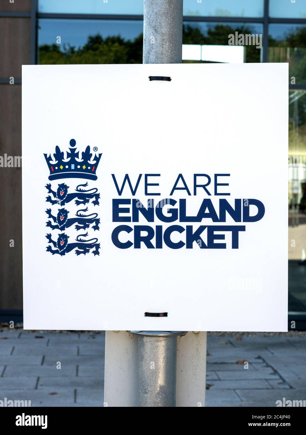 Wir sind England Cricket - Zeichen am Ageas Bowl Hilton Hotel nach Vereinbarungen für internationale Cricket während der Covid-19 Ausbruch. Stockfoto