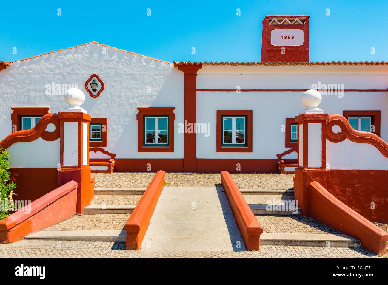 Portugal Typische Estemadura-Architektur an einem Erfrischungspunkt Stockfoto