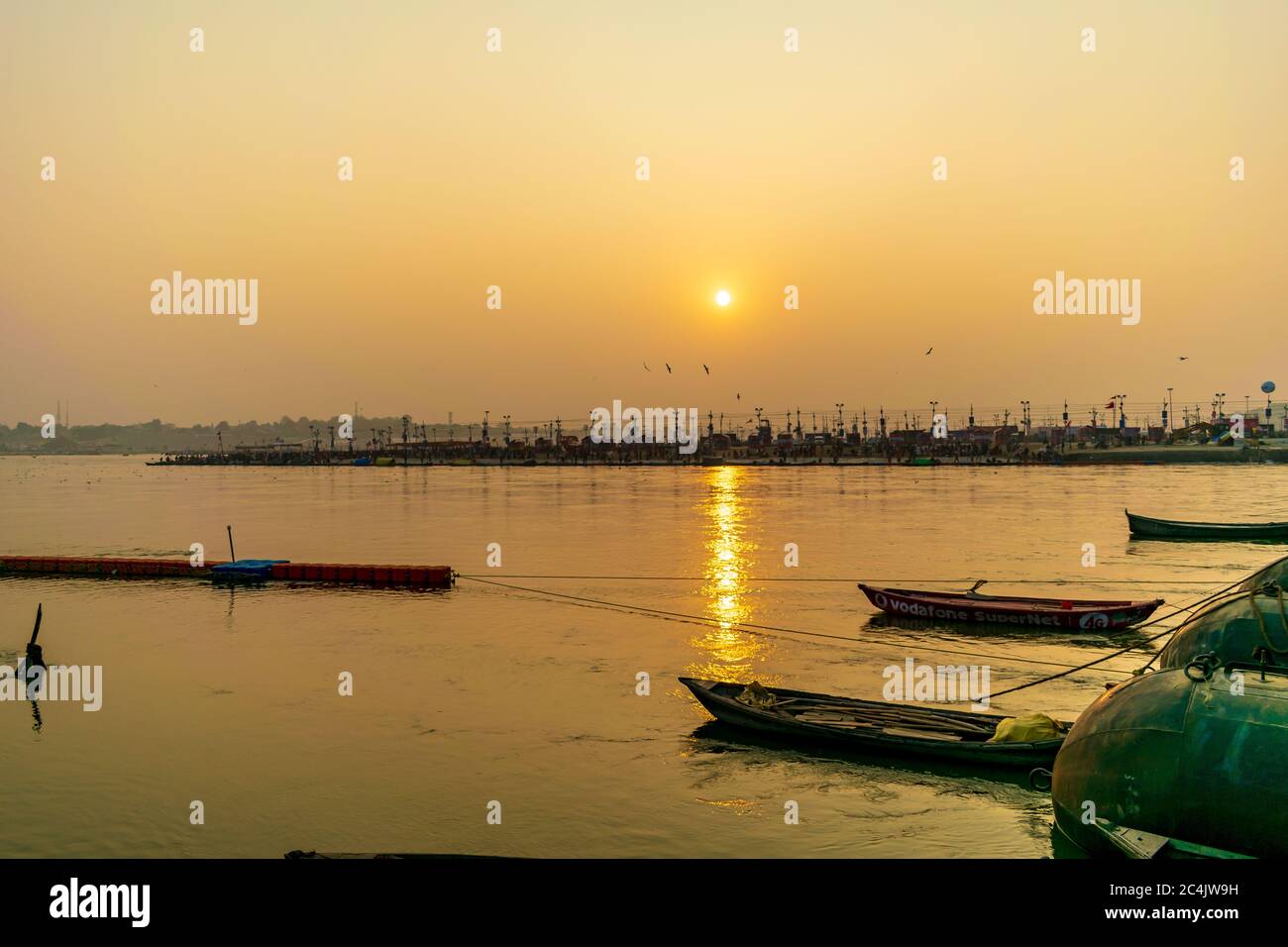 Kumbha Mela, Allahabad, Uttar Pradesh, Indien; 17-Feb-2019; eine Sonnenuntergangsansicht des Flusses Ganges, Triveni Sangam, Prayag Stockfoto