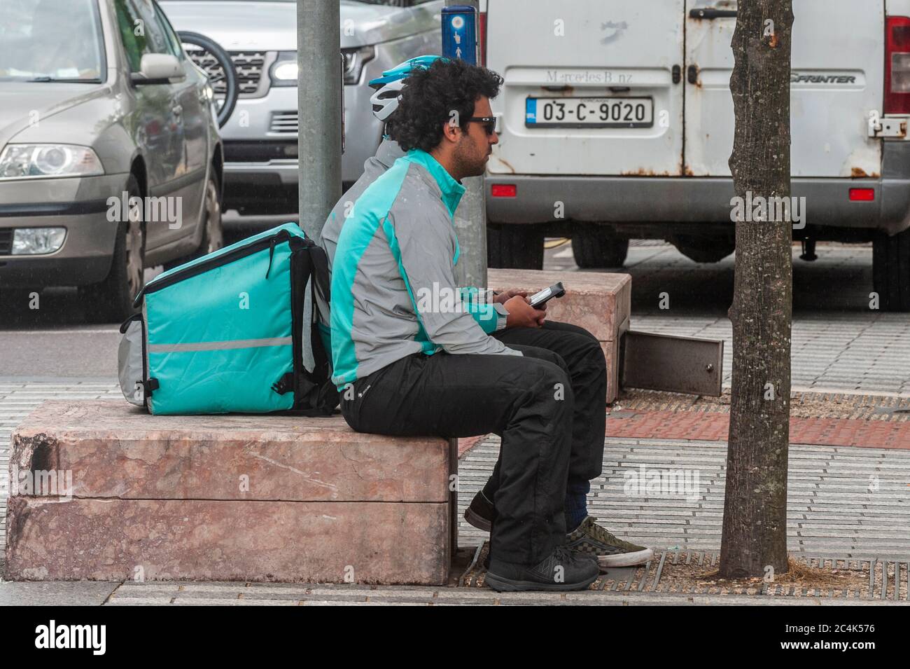 Lieferung Food Delivery Rider in Cork City, Irland. Stockfoto