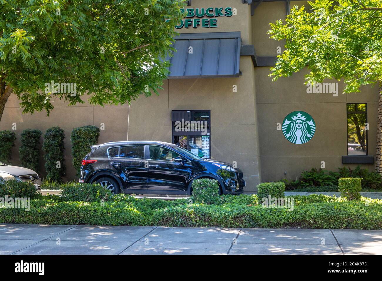 Ein Starbucks Drive Thru Fenster in Modesto California USA Stockfoto