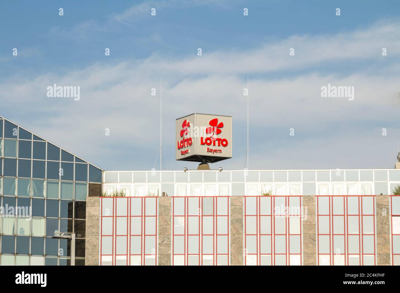 Nürnberg, Juli 20,2019: Deutsche Lotto Bayern Schilder hängen an der Wand.  Lotto zieht den Preis am Mittwoch und Samstag Stockfotografie - Alamy