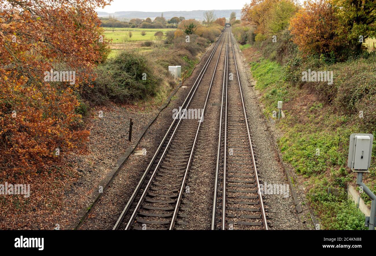Gerade leere Bahnstrecke Stockfoto