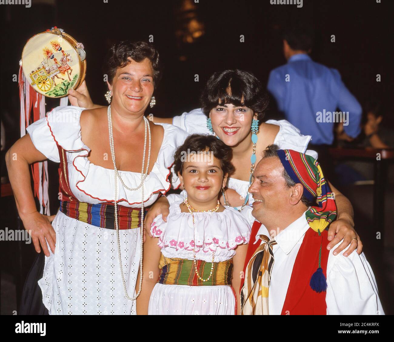 Familiengruppe neopolitanischer Tänzer, Sorrento, Region Kampanien, Italien Stockfoto