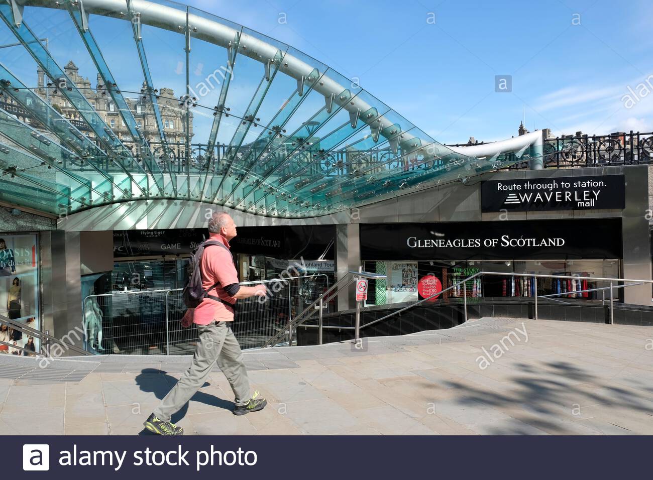 Waverley Mall geschlossen mit Barrieren während der Coronavirus Covid-19 Lockdown, Edinburgh Stockfoto